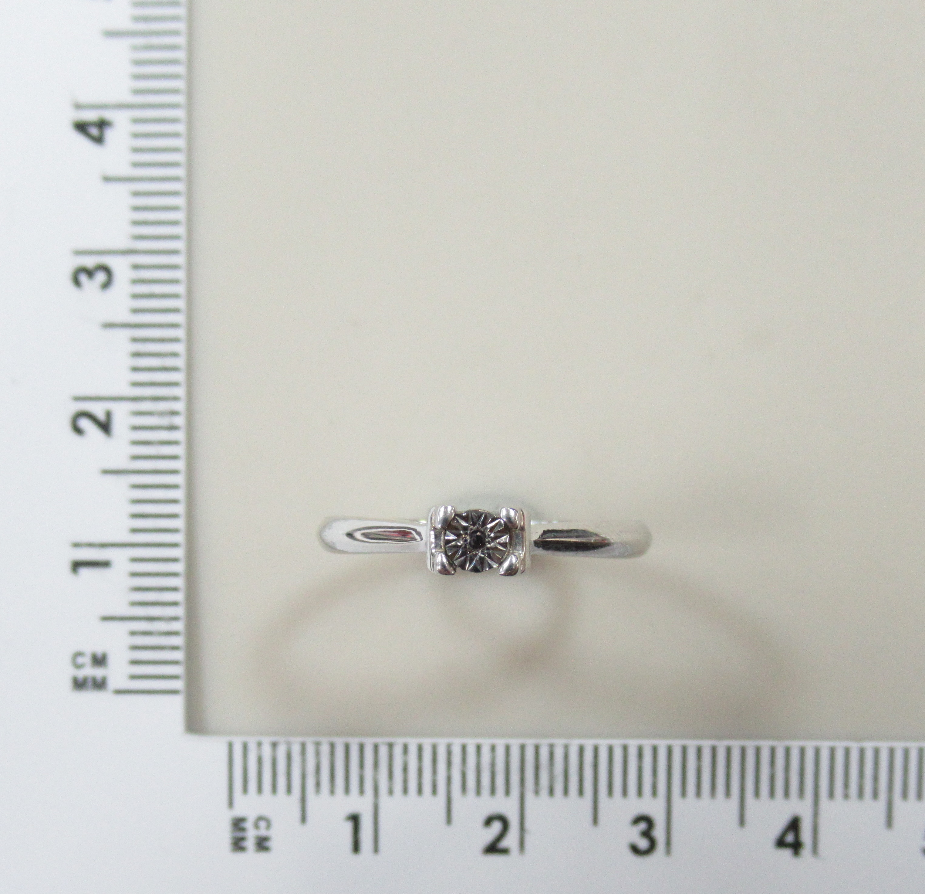 Серебряное кольцо с черным бриллиантом